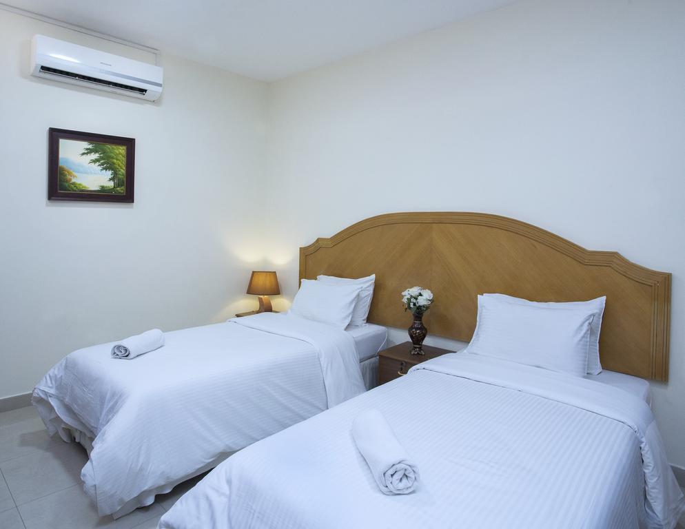 Nuzha Hotel Apartments Маскат Екстер'єр фото